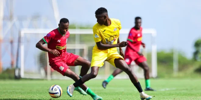 APS Bomet James Khalela (L) attempts to tackle Bidco United Dennis Murunga during their Kenyan Premier League match at Kasarani Annex in Nairobi on November 02, 2025. Photo/Sportpicha